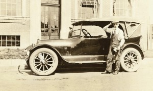 Dufferin native W.J. (Jack) Hughes shows off his Model T Ford, c. 1926. In perhaps one of the earliest efforts at mobile advertising, the manufacturer of cornfl ower glass had a cornflower etched into his auto’s rear window. Photo Courtesy Dufferin County Museum And Archives.