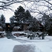 Pretty River Valley Country Inn: Settle in for the night at the Inn, perched on 125 acres of biosphere reserve overlooking Pretty River Provincial Park.