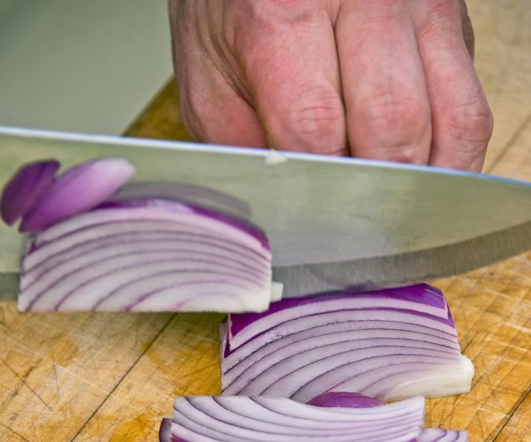 Slice all onions thinly. There should be about 2 cups of each kind of onion. Photo by Pete Paterson.