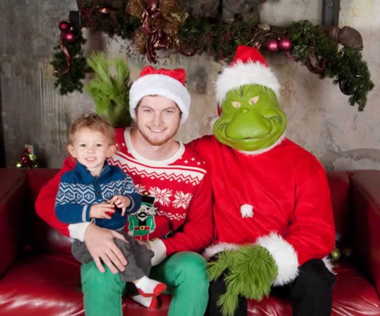 Gabian and Bentley Randeraad with the Grinch. Photo by Femke Photography.