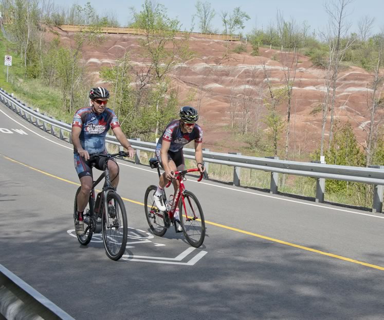Don Coats (left) tested his mettle, with the help of an e-bike, against younger and fitter triathlete Sean Bechtel on his road bike. Photo by Pete Paterson.