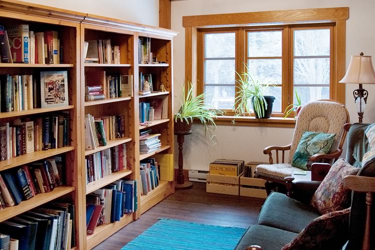 The cozy reading area is used by one of Dave and Sally’s daughters as a yoga space when she’s home. Photo by Rosemary Hasner / Black Dog Creative Arts.