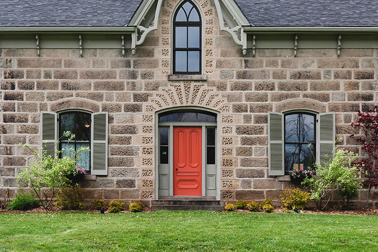 The intricate, lacey stonework surrounding the front door is likely the signature work of the home’s builder and first occupant, Scottish settler and stonemason Donald Campbell. Photo by Erin Fitzgibbon.