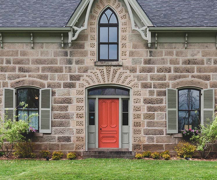 The intricate, lacey stonework surrounding the front door is likely the signature work of the home’s builder and first occupant, Scottish settler and stonemason Donald Campbell. Photo by Erin Fitzgibbon.